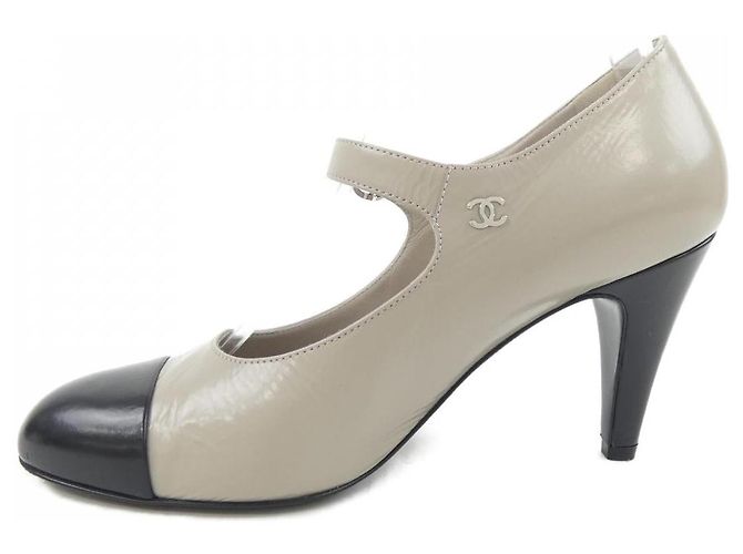 Décolleté Chanel G39111 in pelle grigia - vista 2