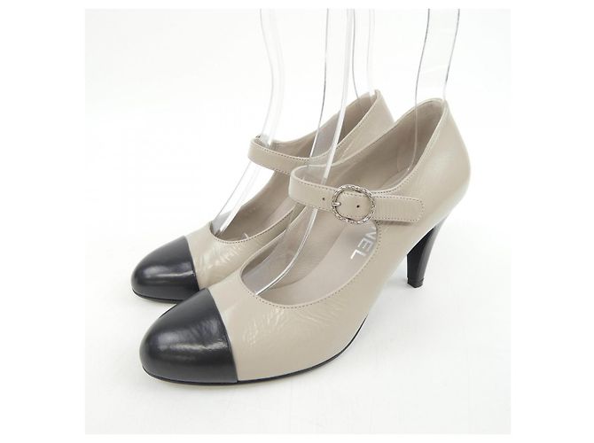 Décolleté Chanel G39111 in pelle grigia - vista 3