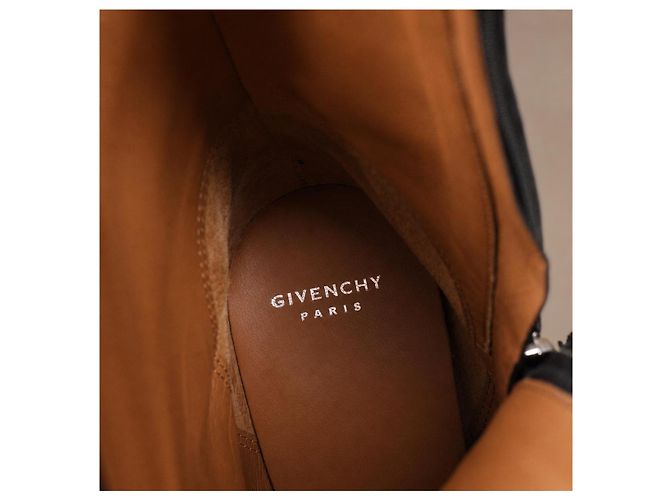 Givenchy Stivaletti Shark Lock in pelle nera - vista 10