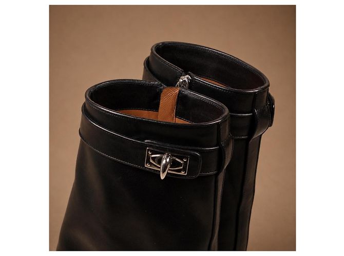Givenchy Stivaletti Shark Lock in pelle nera - vista 14