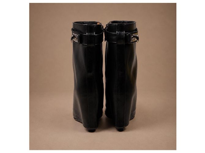 Givenchy Stivaletti Shark Lock in pelle nera - vista 2