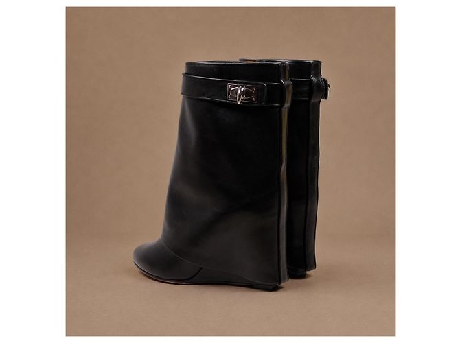 Givenchy Stivaletti Shark Lock in pelle nera - vista 4