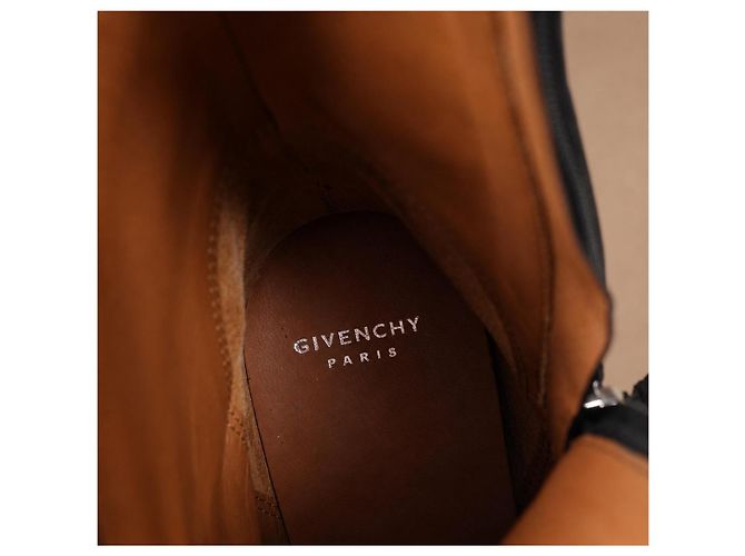 Givenchy Stivaletti Shark Lock in pelle nera - vista 8
