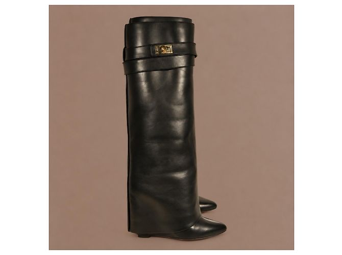 Stivaletti Givenchy Shark Lock in pelle nera - vista 2