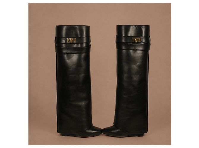 Stivaletti Givenchy Shark Lock in pelle nera - vista 3