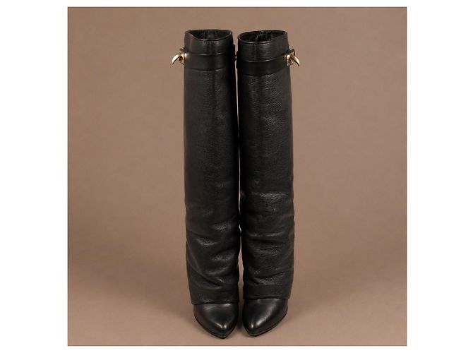 Givenchy Botas Shark Lock em couro preto - vista 2