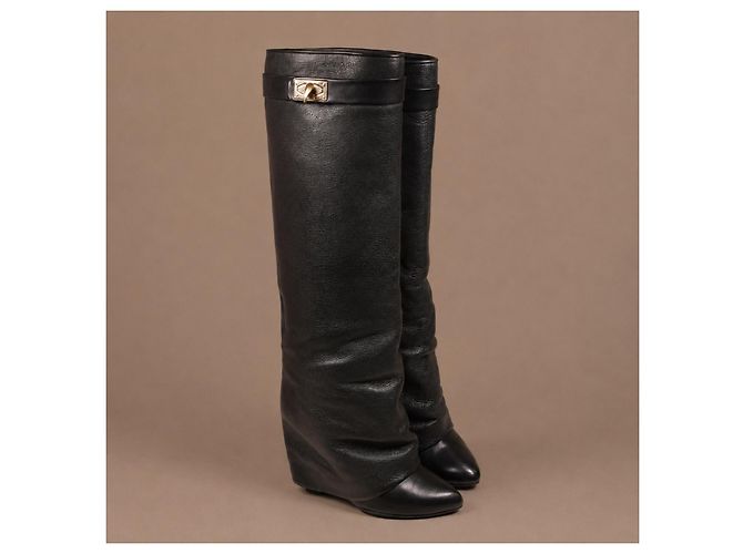 Givenchy Botas Shark Lock em couro preto - vista 3