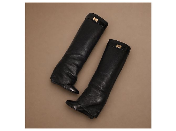Givenchy Botas Shark Lock em couro preto - vista 9