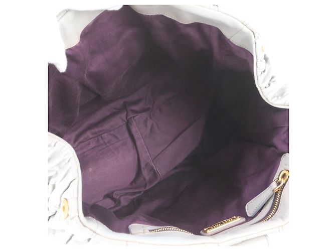 Miu Miu Tote Bag aus grauem Matelassé-Leder - Ansicht 7