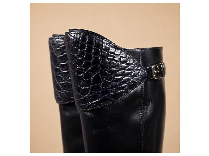 Stivali alti Gucci in pelle nera e coccodrillo - vista 9