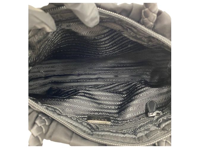 Prada Handtasche mit Triangle-Logo-Plakette - Ansicht 8