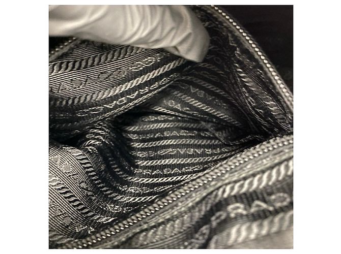 Prada Handtasche mit Triangle-Logo-Plakette - Ansicht 9
