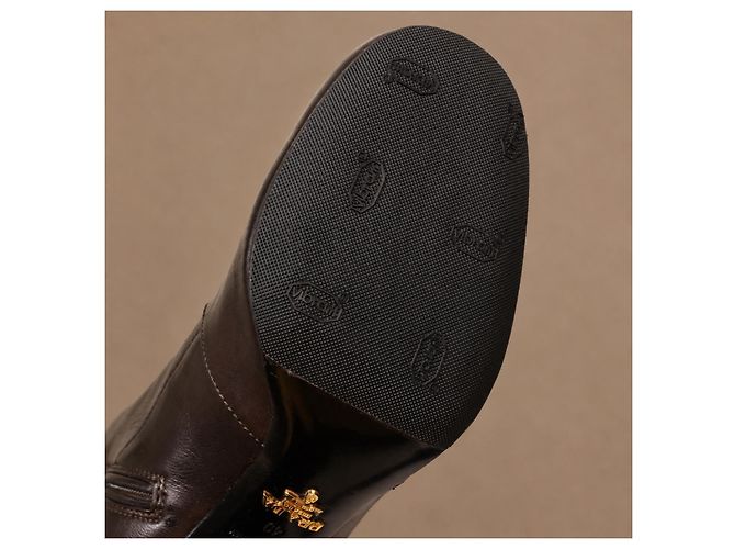 Botas altas Prada de cuero marrón para mujer - vista 13