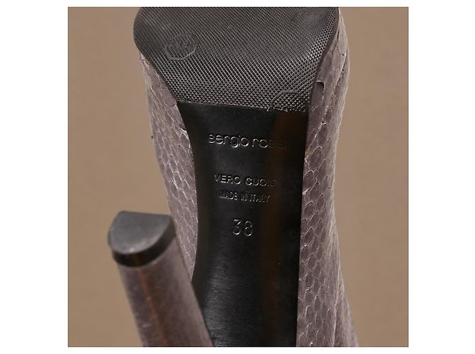 Bottes hautes Sergio Rossi en daim gris et cuir de python - vue 17