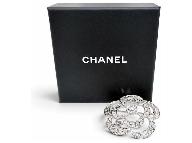 Spilla Camelia Argento Chanel A25P AB9720 - vista 2