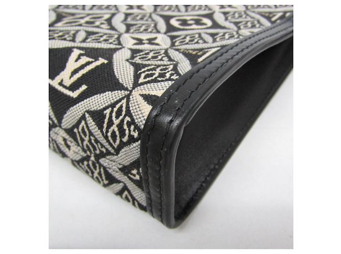 Louis Vuitton Since 1854 Poche Toilette 26 Clutch Bag - vista 5