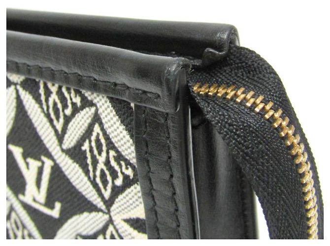 Louis Vuitton Since 1854 Poche Toilette 26 Clutch Bag - vista 7