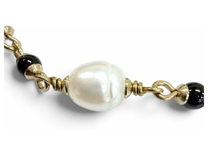 Bracciale Chanel con ciondolo perla eco e logo Coco in metallo dorato - vista 9
