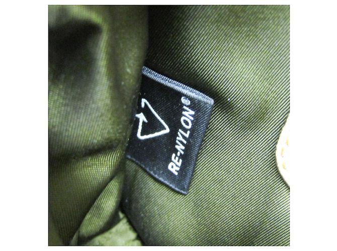 Custodia per smartphone Prada in Re-Nylon con tracolla 2ZH108 - vista 14