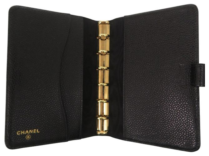 Couverture de carnet d'agenda Chanel en cuir Caviar noir - vue 5