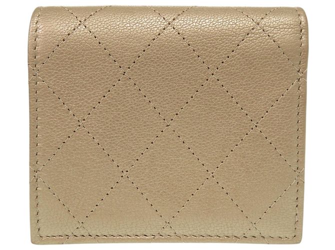 Cartera bi-fold Chanel de piel de becerro Matelassé Gold - vista 2