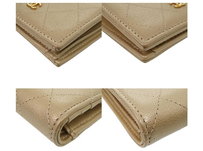 Cartera bi-fold Chanel de piel de becerro Matelassé Gold - vista 3