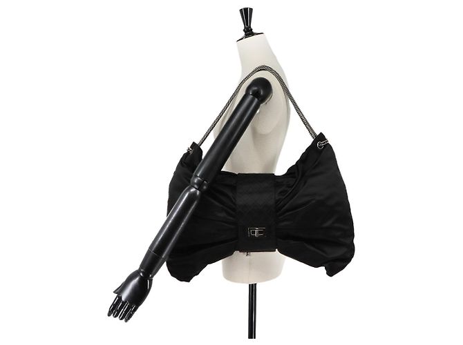 Borsa a tracolla Chanel 2.55 con catena a nastro in raso nero - vista 10