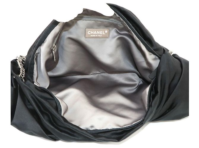 Borsa a tracolla Chanel 2.55 con catena a nastro in raso nero - vista 6