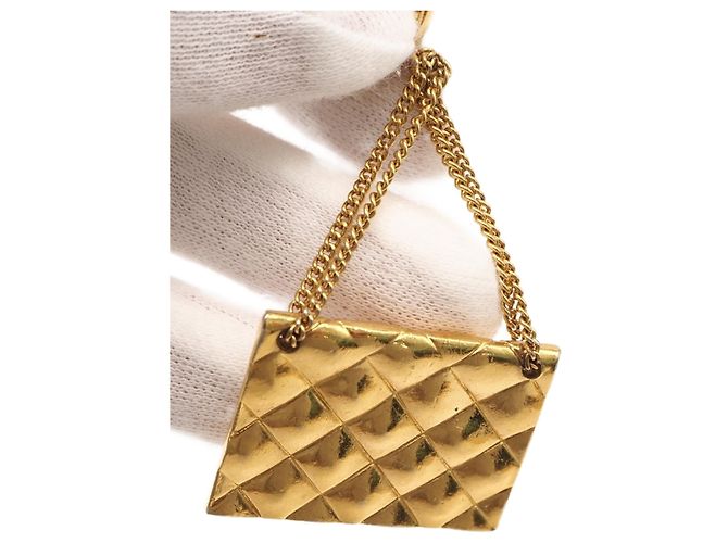 Spilla Medaglione Chanel Gold CC Placcata Oro per Borsa Flap Matelassé - vista 5