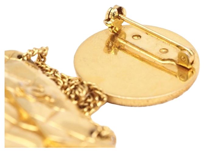 Spilla Medaglione Chanel Gold CC Placcata Oro per Borsa Flap Matelassé - vista 6