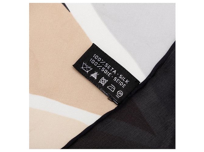 Foulard in seta Chanel con stampa geometrica CC nera - vista 4