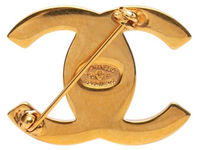Spilla Chanel Gold CC Placcata Oro con Chiusura Turnlock - vista 2