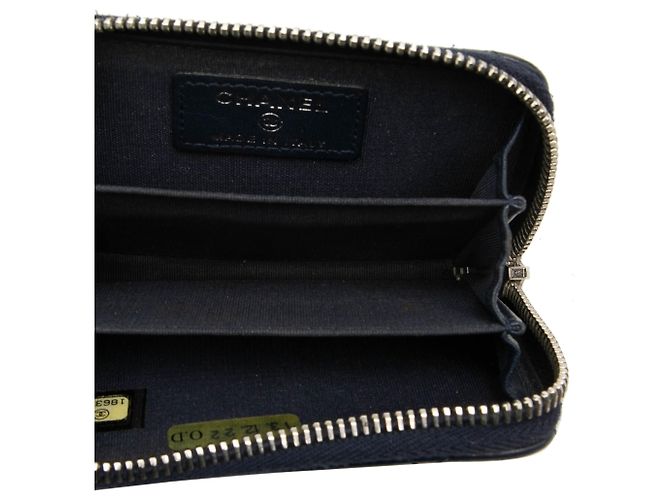 Monedero con cremallera Chanel Blue CC de piel de cordero acolchada - vista 4