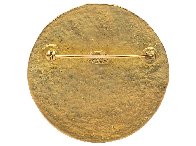Spilla medaglione Chanel Gold CC placcata oro - vista 2