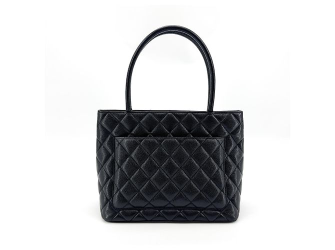 Chanel Medallion Quilted Caviar - vista 2