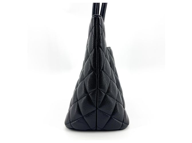 Chanel Medallion Quilted Caviar - vista 3