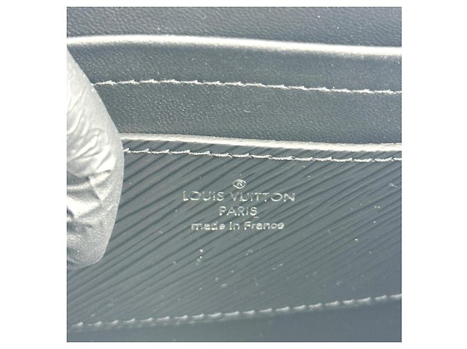Louis Vuitton Twist Epi Leather with Limited Edition Hardware PM - vista 6
