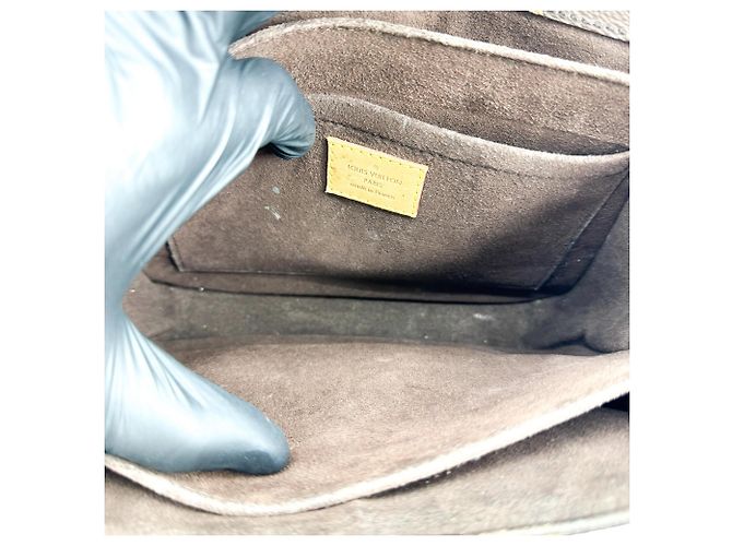 Louis Vuitton Pochette Metis Monogram Canvas MM - vista 5