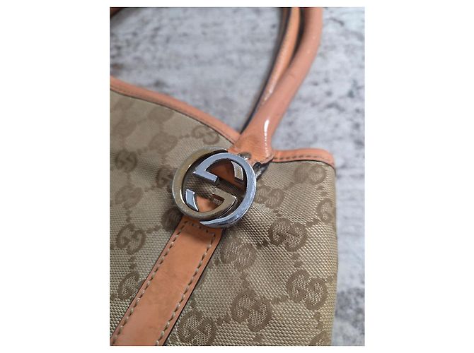 Magnifica Borsa Gucci Interlocking - vista 9