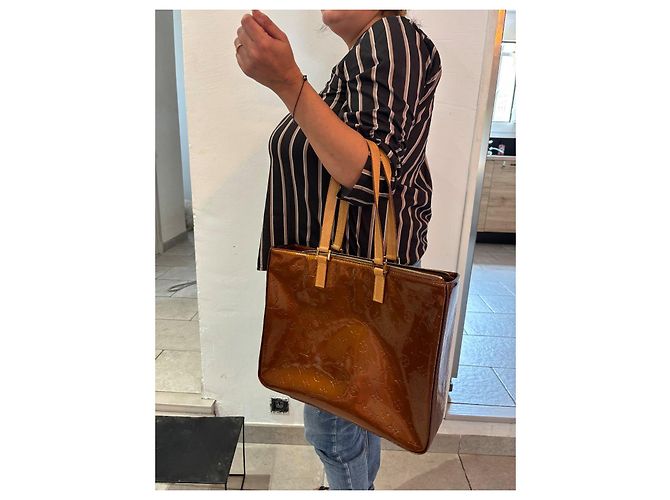 Sac Cabas Louis Vuitton Rivington Monogram Vernis Marron - vue 5