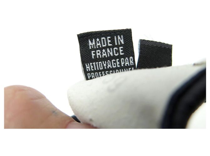 LUVAS SEM DEDOS CHANEL LOGO CC T7.5 EM COURO PERFURADO PRETO E BRANCO - vista 9
