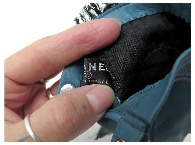 NOVOS LUVAS SEM DEDOS CHANEL LOGO CC T7.5 EM TWEED E COURO TURQUESA - vista 6