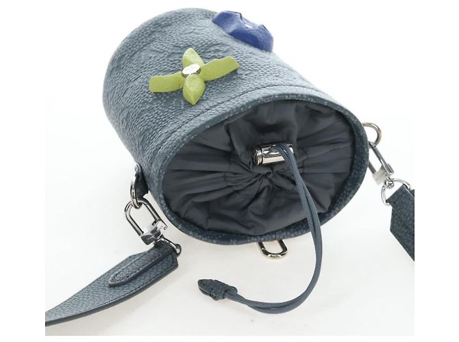 LOUIS VUITTON Taurillon Monogram Climbing Chalk Nano Bag Gray M81572 LN075SAM - vista 6