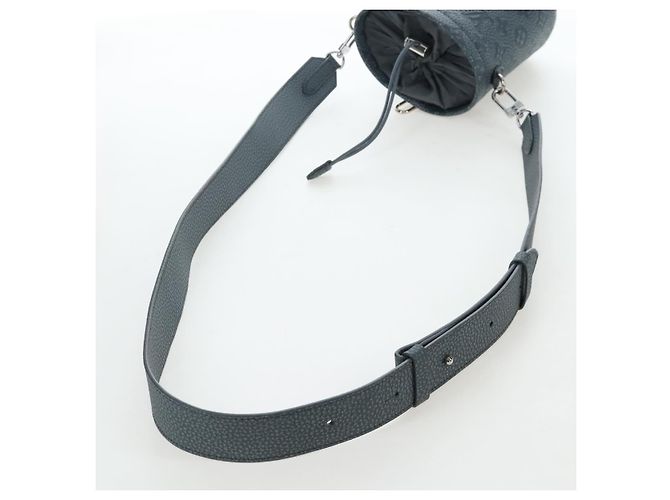 LOUIS VUITTON Taurillon Monogram Climbing Chalk Nano Bag Gray M81572 LN075SAM - vista 7