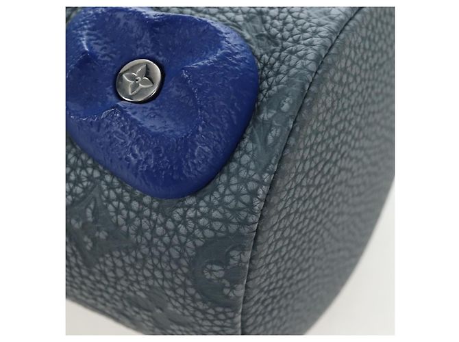 LOUIS VUITTON Taurillon Monogram Climbing Chalk Nano Bag Gray M81572 LN075SAM - vista 9