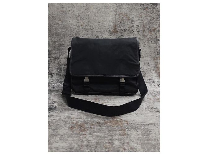 Wunderschöne schwarze Prada Schultertasche - Ansicht 2
