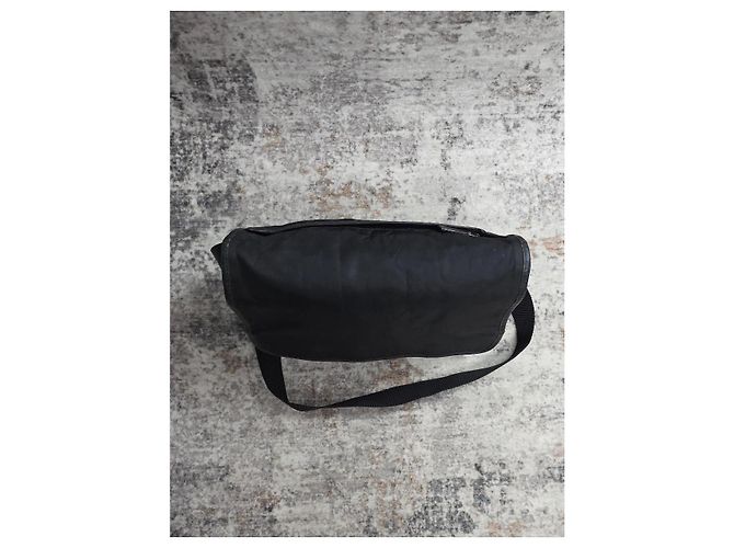 Wunderschöne schwarze Prada Schultertasche - Ansicht 3
