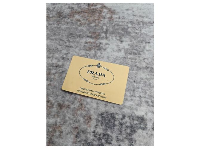 Magnífica Bolsa Prada - vista 3