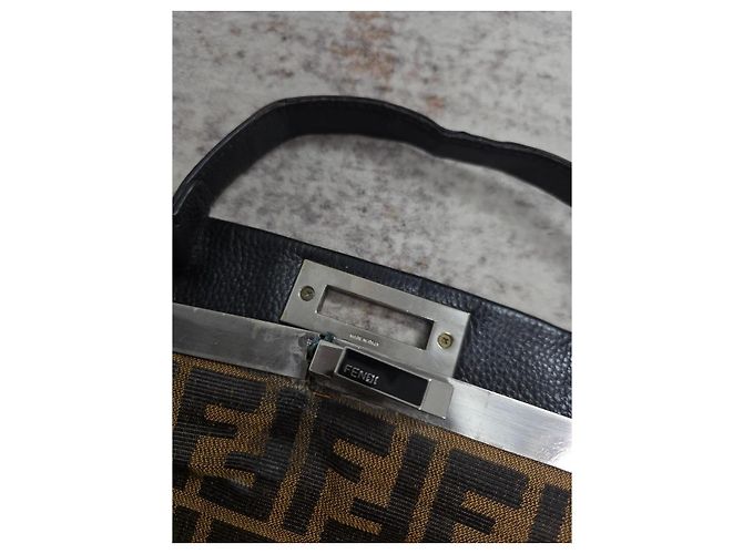 Magnifica Borsa a Mano Fendi Peekaboo - vista 12