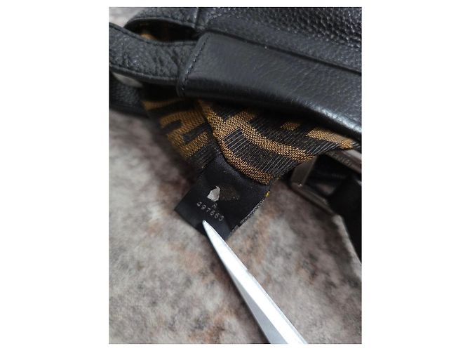Magnifica Borsa a Mano Fendi Peekaboo - vista 16